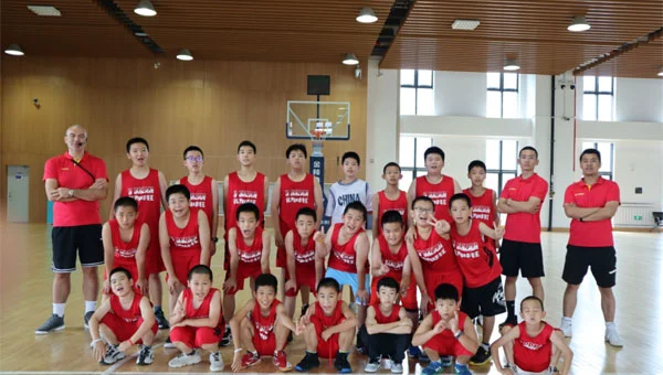 如何通过参加杯赛提升篮球训练效果_0